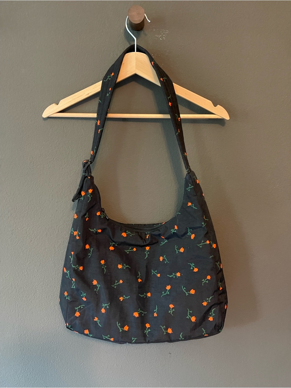 Baggu Medium Nylon Crescent Bag in Painted Wildflower - Picture 5 of 7